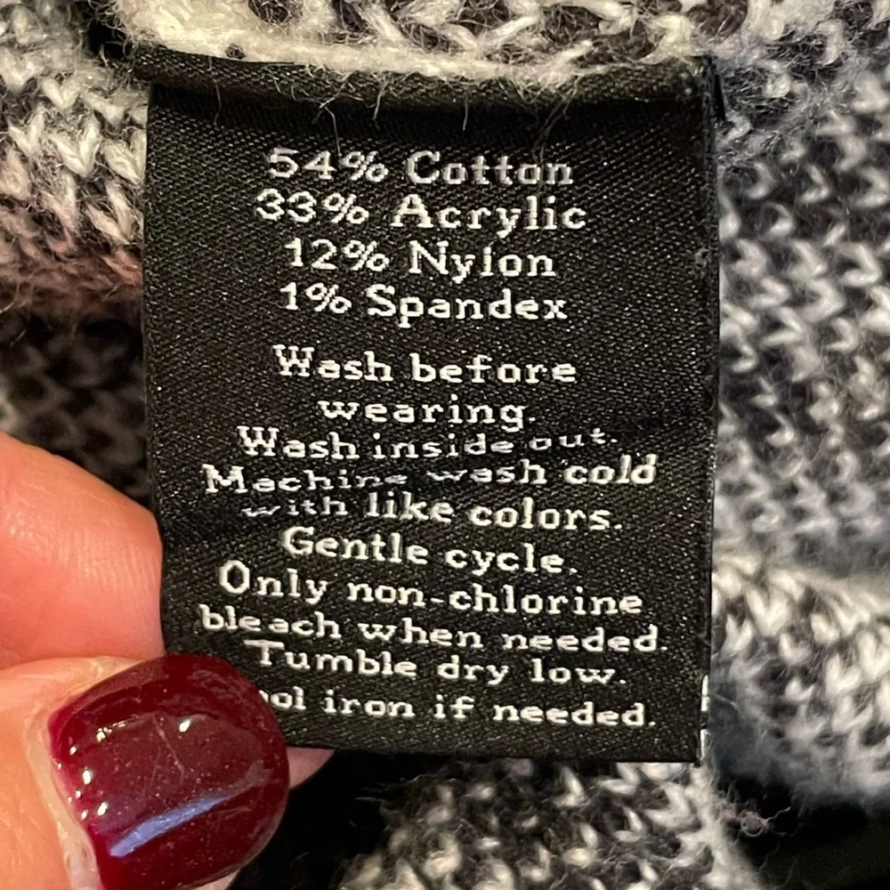 ROCK & REPUBLIC Women’s Striped Long Sleeve Sweater Size Medium - Picture 15 of 15